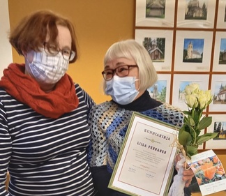Toimikunnan v.2020 nimeämä kunniajäsen sai kokouksessa kunniakirjan "yllätyksenä ja pyytämättä"