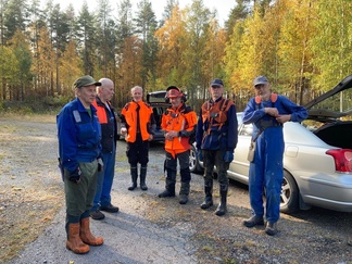 Raivaustalkoot lukkotehtaan tontilla