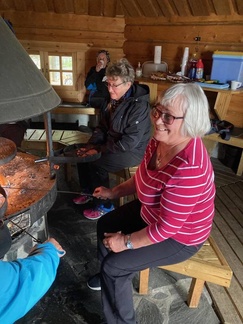 Kalmon Katiskalla makkaranpaistoa