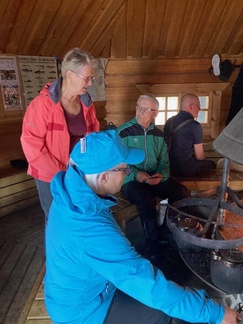 Kalmon Katiskalla makkaranpaistoa