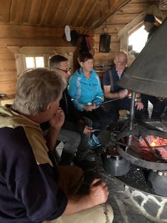 Kalmon Katiskalla makkaranpaistoa